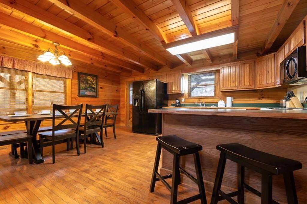 Pigeonforge Cabin Game Roomdog Friendlyhot Tub Pigeon Forge Exteriör bild